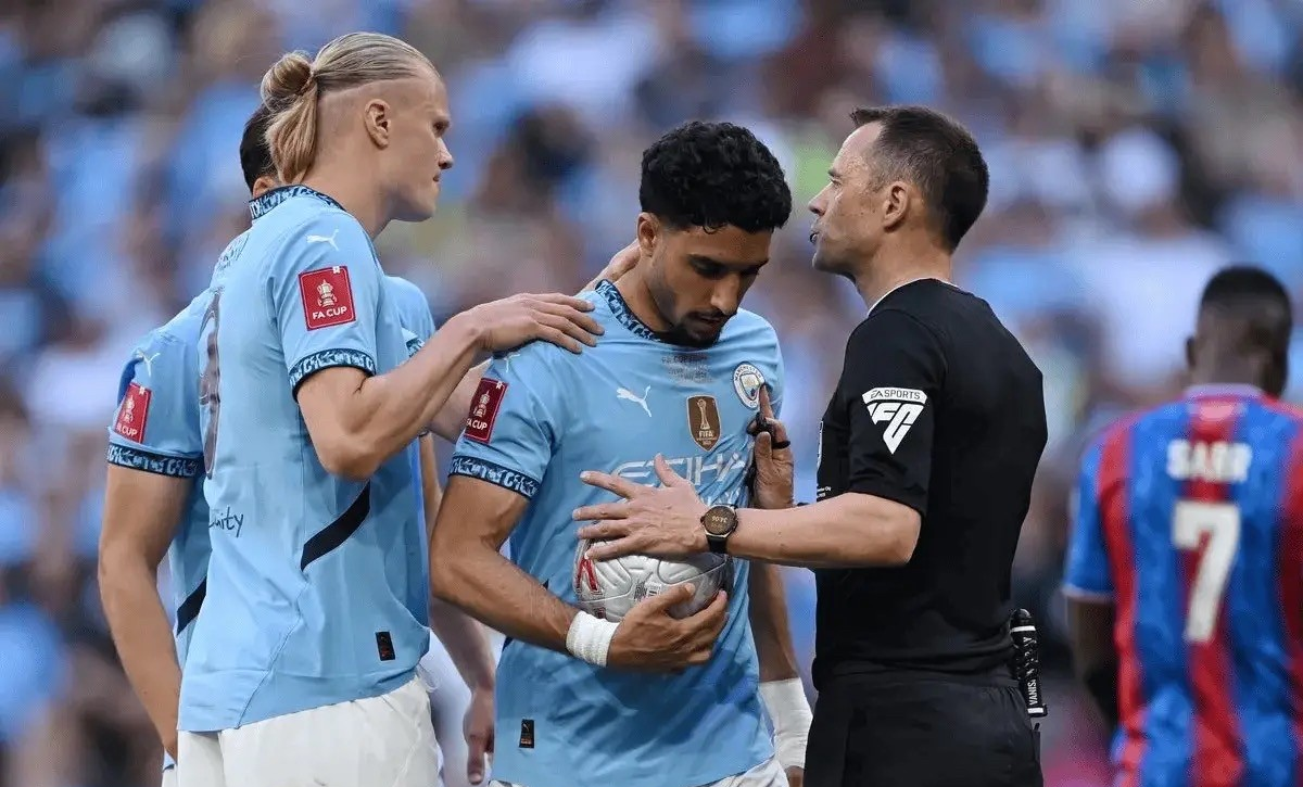 包含赛地聚焦——法甲今夜热度飙升，里尔临场应变，更衣室稳定，阵容厚度经受考验的词条